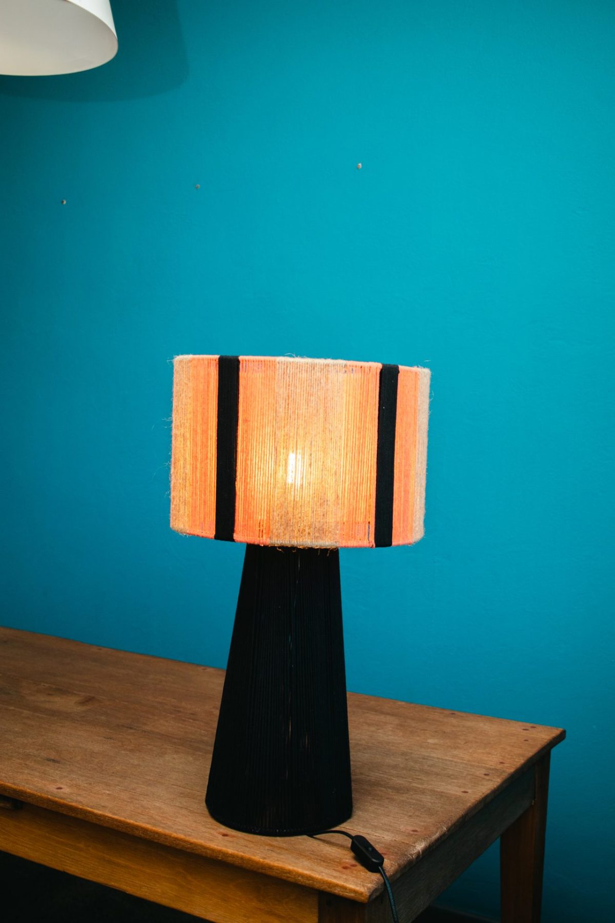 Golden Weave cone table lamp